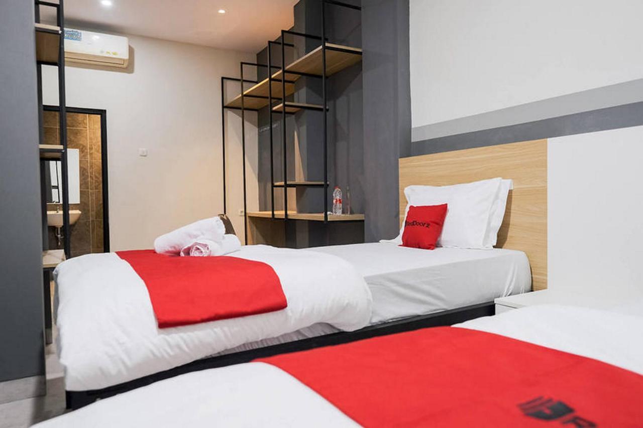 Reddoorz Plus Near Taman Anggrek Mall ジャカルタ エクステリア 写真