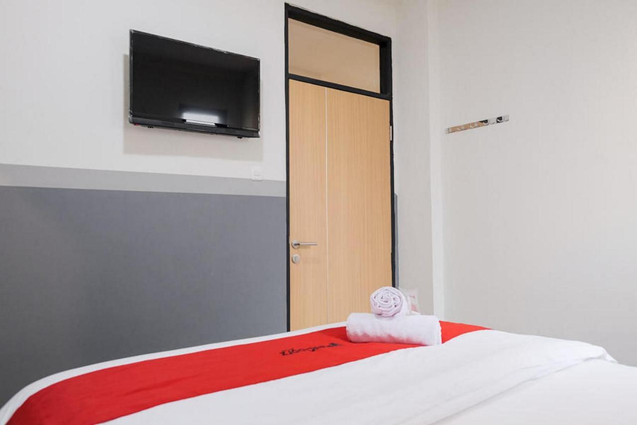 Reddoorz Plus Near Taman Anggrek Mall ジャカルタ エクステリア 写真