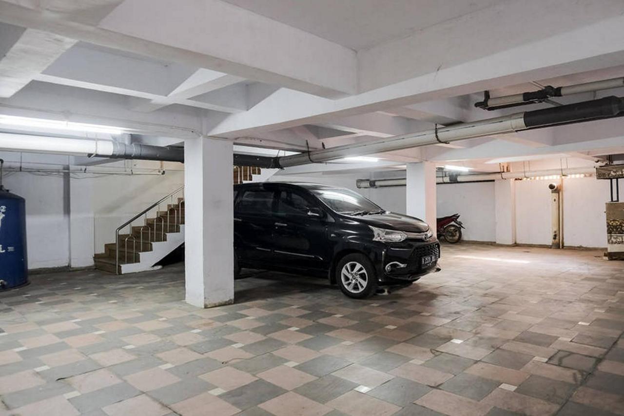 Reddoorz Plus Near Taman Anggrek Mall ジャカルタ エクステリア 写真