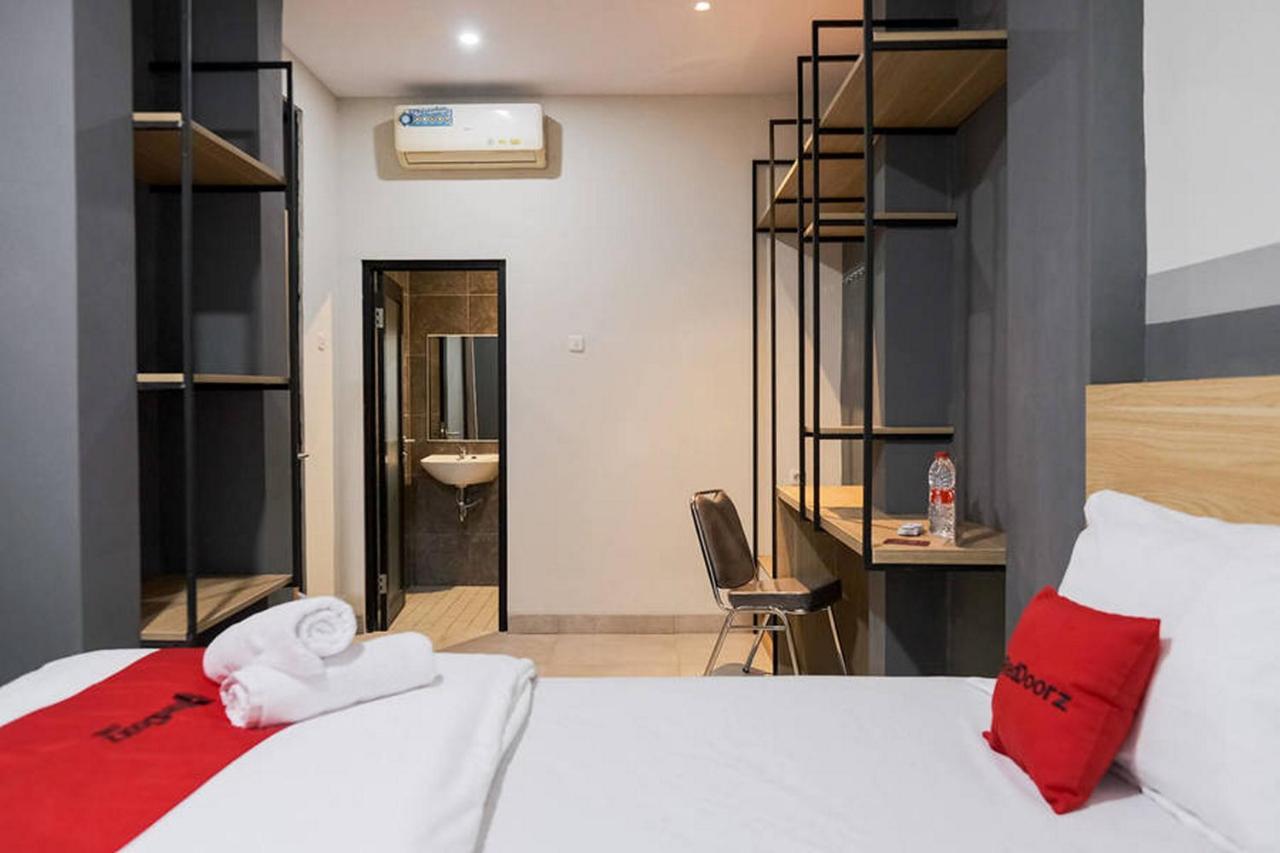 Reddoorz Plus Near Taman Anggrek Mall ジャカルタ エクステリア 写真