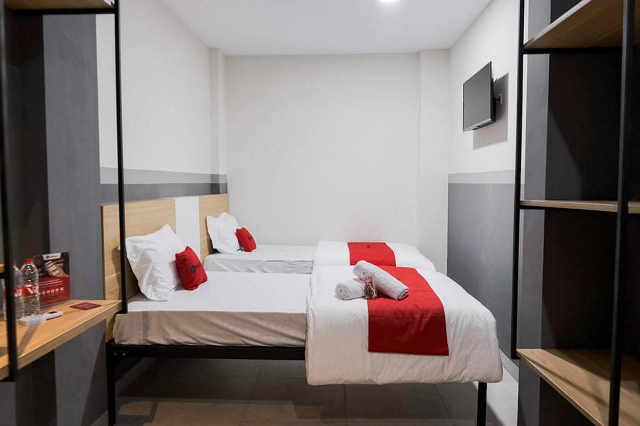 Reddoorz Plus Near Taman Anggrek Mall ジャカルタ エクステリア 写真